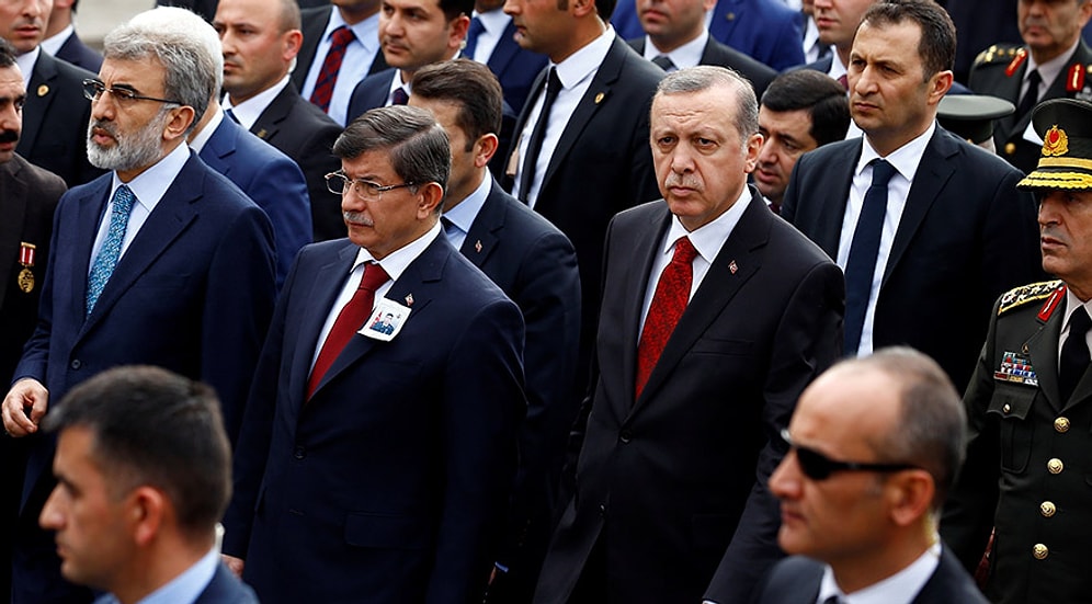 Economist: Erdoğan, Davutoğlu'nun Altındaki Halıyı Çekti