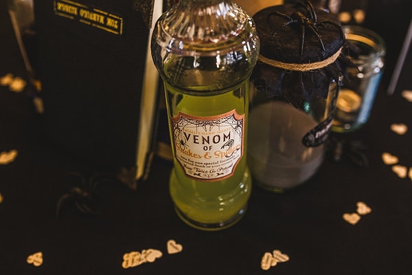 13. Бар - это на самом деле подземный класс зельеварения, увидевший свет Божий