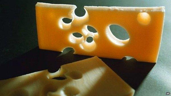 5. Bazı peynircilerin, peynirin içine gaz enjekte edip, tüketiciyi kandırmaya çalıştığı olur ama bakterisi sağlam peynirin kendine has bir tadı vardır.