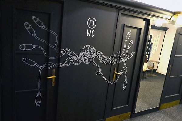 33. Происхождение неизвестно.