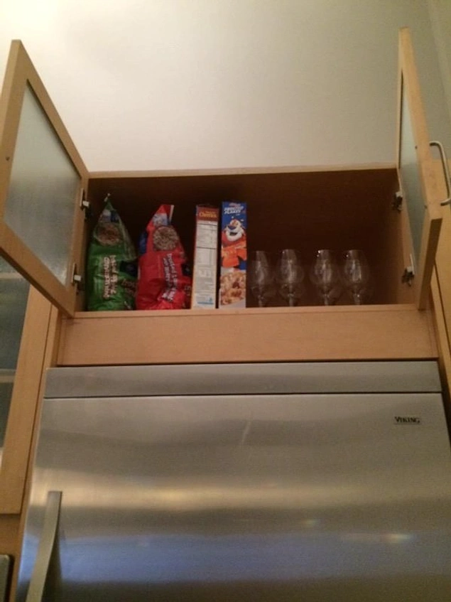 Кто-то положил твое любимое лакомство на верхнюю полку