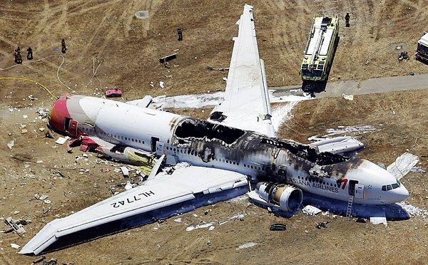 27. Bir uçak kazasında ölme ihtimaliniz, uçağa bindiğiniz havalimanına giderken kullandığınız taşıtta ölme ihtimalinizden daha az.