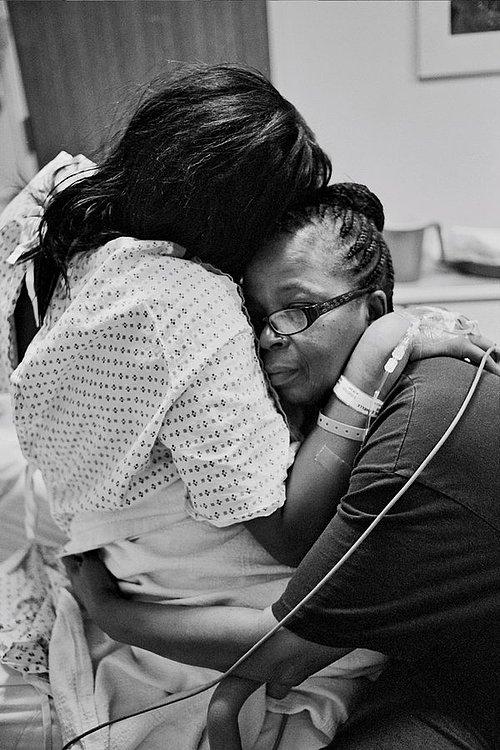 Kızları Doğum Yaparken Tüm Desteğiyle Yanlarında Olan Annelerden 43 Sevgi Dolu Fotoğraf