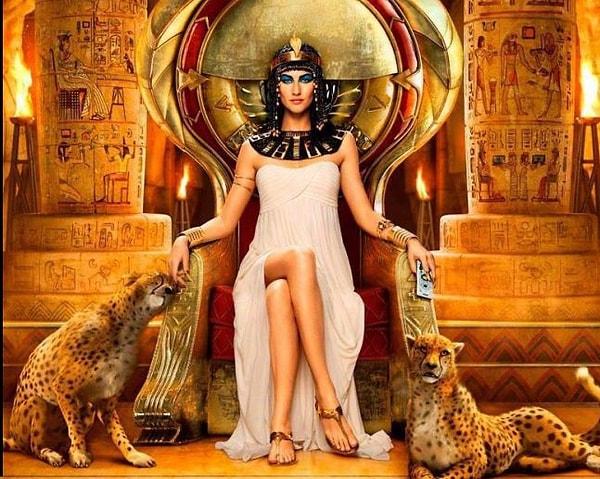 8. "Kleopatra, büyük piramitlerin inşaa edildiği zamandansa, günümüze daha yakın yaşadı."