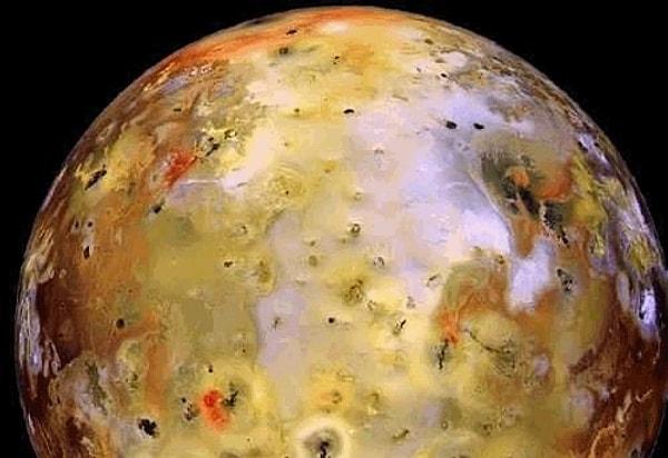 1. Jüpiter'in uydusu Io'da okyanus yok... ama gelgit olayı görülüyor. Nasıl mı?