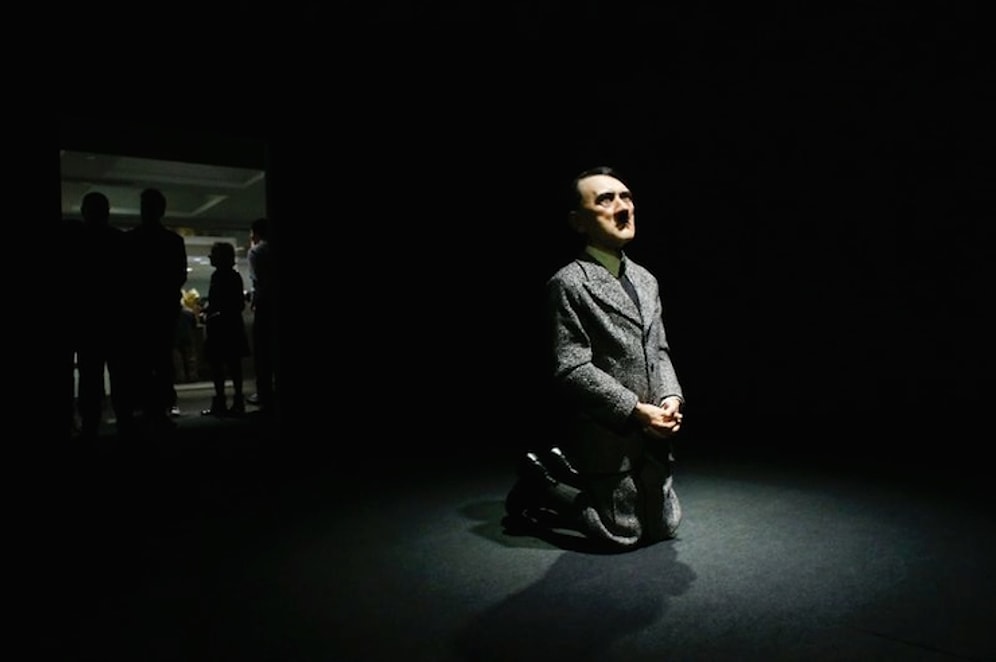 Diz Çökmüş Hitler Heykeline 17 Milyon Dolar