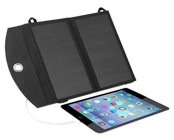 12. Идешь в поход, но хочешь, чтобы твой iPad всегда оставался с тобой? Прихвати солнечную ☀ панель для зарядки