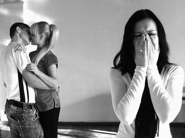 6. «Мой парень изменил мне… несколько раз. Но я не ушла от него, потому что люблю его. Боюсь, что он не любит меня так же сильно»