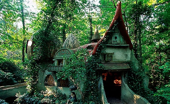 12 домиков, сошедших со страниц сказок