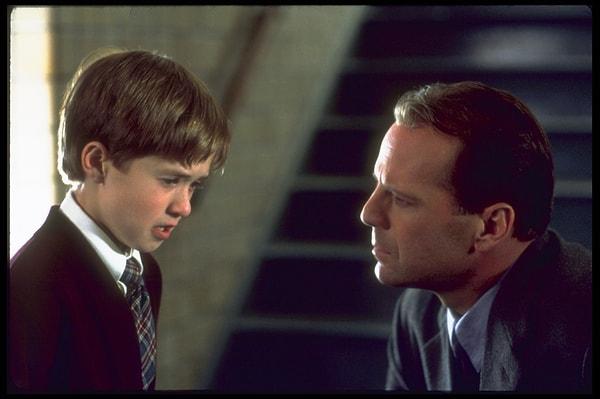 11. Amerika sinemalarında en fazla kazanç elde eden korku filmi, 1999 yapımı The Sixth Sense(Altıncı His)'tir.