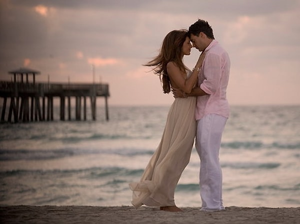 10. "Наша любовь началась тогда, когда мы поняли, что у нас много общего, что мы друг друга прекрасно понимаем. Мы решили быть вместе, несмотря на то что все вокруг были против."