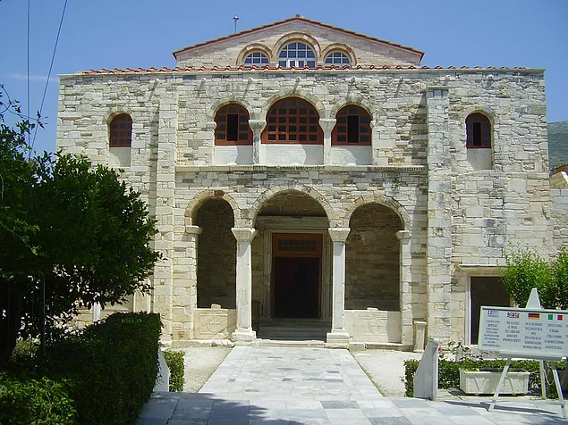 Церковь Богородицы Стовратной, Парикия, Греция / Дата основания: 326.