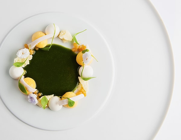 4. Одним из элементов этого искусства является симметрия.