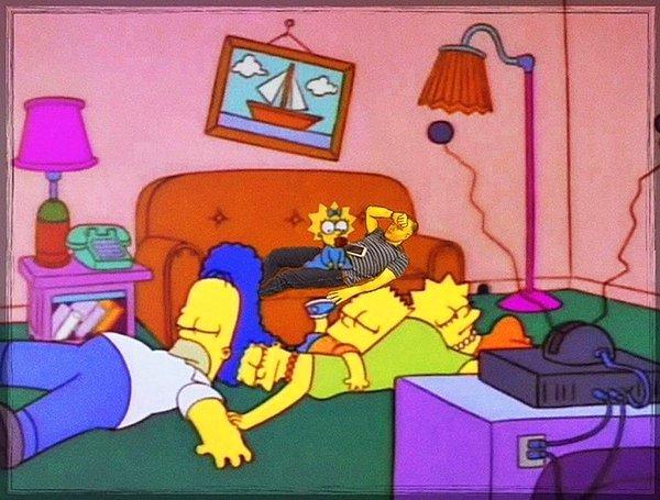 14. Simpsonların meşhur koltuğuna bile uzandı.