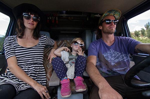 Bu ailenin en sevdiği şey, eve dönüştürdükleri minibüsleri ile uçsuz bucaksız seyahatler yapmak