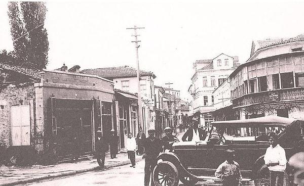 61. TRABZON - Uzun Sokak girişi, 1930'lar