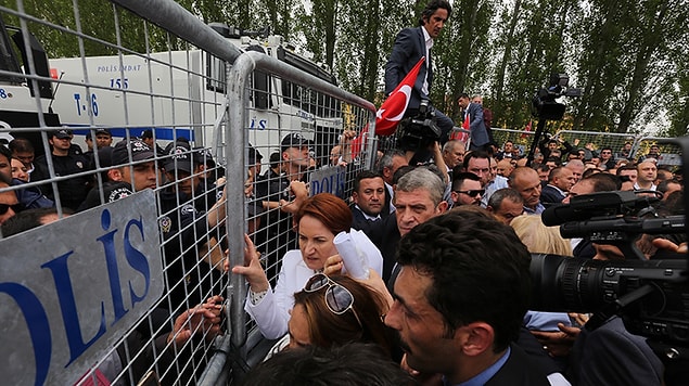 'Tomaların önüne dikilip barikatlara tutunarak poz verenlerin partimizin geleceğinde söz ve yetki sahibi olması hayal ötesi bir durumdur'