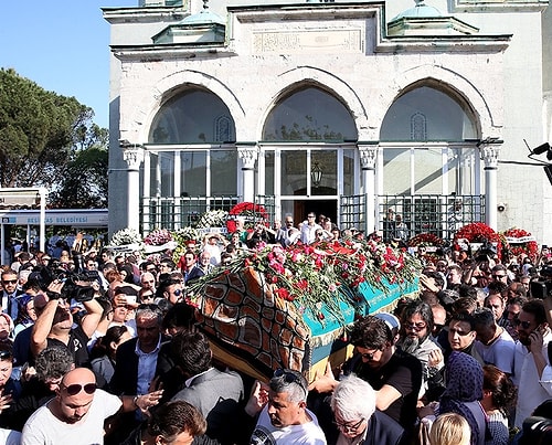 Dostlarından Oya Aydoğan'a Hüzünlü Veda