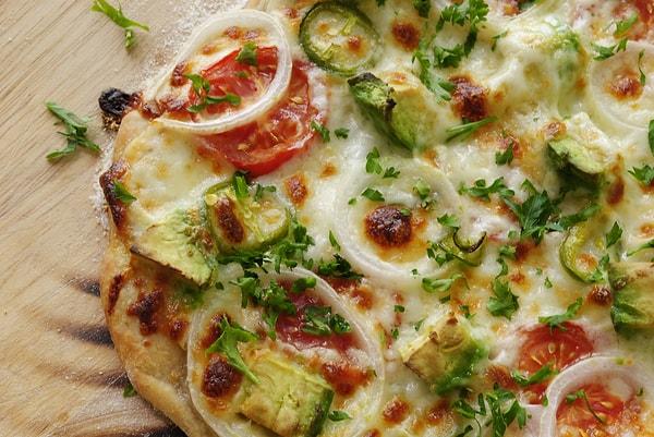 11. Pizza Hamuru ve Domates Sosu+Kabak+Soğan+Patlıcan+Domates