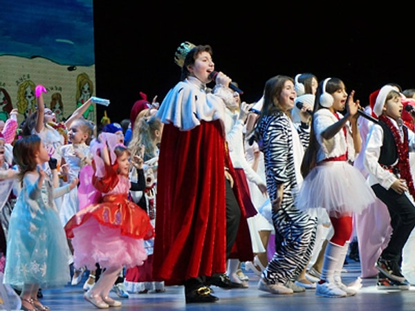 6. Именная премия предполагает бесплатный грант на годовое обучение в «Непоседах» и мастер-класс от звезды.