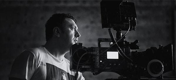 Geçtiğimiz senelerde belki de Türk sinema tarihinin en önemli filmleri sayılabilecek Ayla, Müslüm ve Naim: Cep Herkülü gibi işlere imza atan Mustafa Uslu, yeni bir proje için kolları sıvadığını duyurdu.