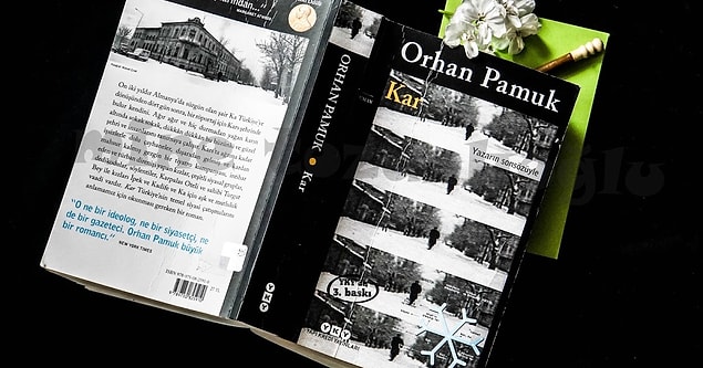 8. "Kar" | Orhan Pamuk