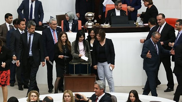 İlk tur oylama yapıldı: 348 evet, 155 hayır