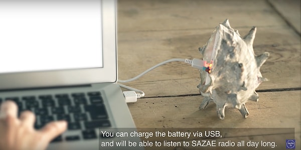 4. Радио-ракушку можно подключить к компьютеру через usb-порт и загрузить новые композиции.