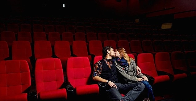 В кинотеатре