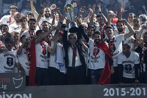 Vodafone Arena Bayram Yeri: Şampiyon Beşiktaş Kupasını Kaldırdı!