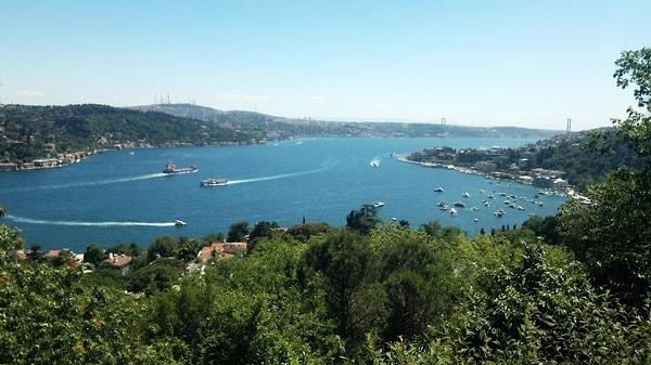 3. İstanbul'u ikiye bölen su akıntının adı nedir?