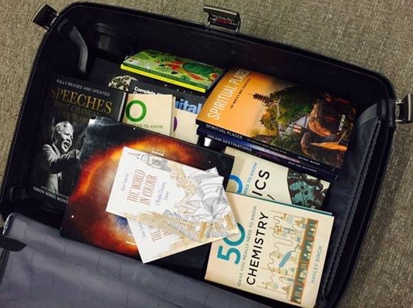 14. Seyahate hazırlanırken, çantaya kitapları doldurup, kıyafetlere dış kapının mandalı muamelesi yapmak.