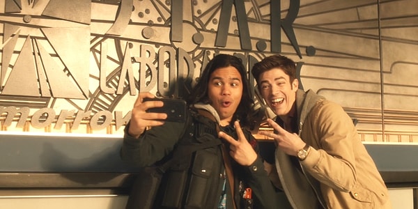 8. Барри  и Циско (сериал «Флэш»)