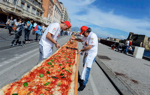 Ninja Kaplumbağaların Akıllarını Başından Alacak Dünyanın En Uzun Pizzası