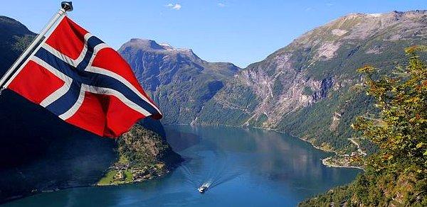 Norveç, müreffeh bir ülke olarak hazinesini büyük ölçüde denizden çıkardığı petrollere borçlu.