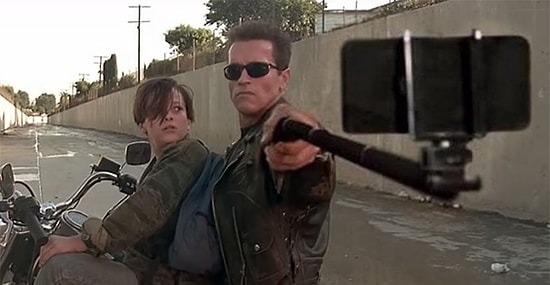 Пацифизим рулит: заменяем пистолеты в знаменитых фильмах на селфи-палки