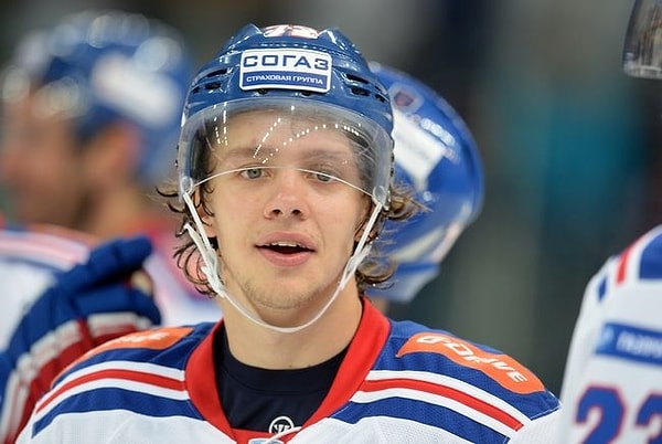 7. Следом за ним идет Артемий Панарин, набравший 15 баллов.