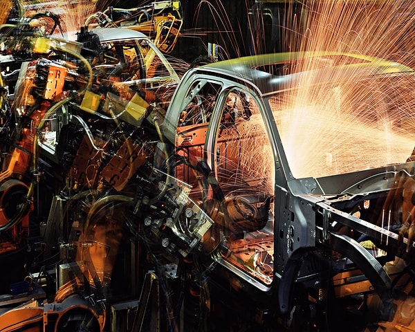 10. Кабина автомобиля, собираемая роботами. Автоматизация – это хорошо, но предоставит ли она нам новые рабочие места?