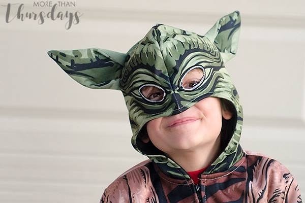 23. Наденьте на них их любимый костюм