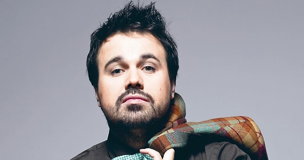 8. До сих пор в отношениях между двумя супругами осталась недосказанность: ведь они практически не общаются, а редкие встречи проходят очень болезненно.