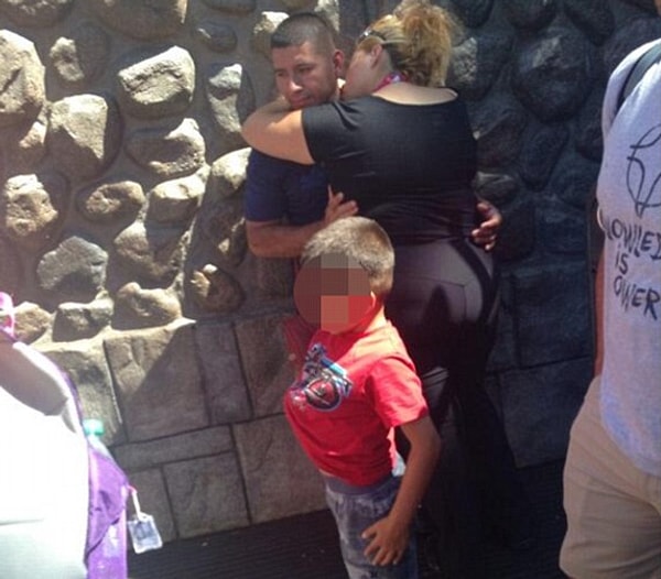 9. В Диснейленде больше нечем заняться что ли? Тут дети ходят.