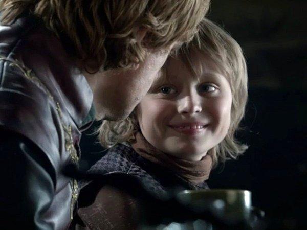 Tommen Baratheon da değişiklikten kaçamayanlardan. 1. sezonda Cersei'nin en küçük çocuğu rolünde Callum Wharry vardı.