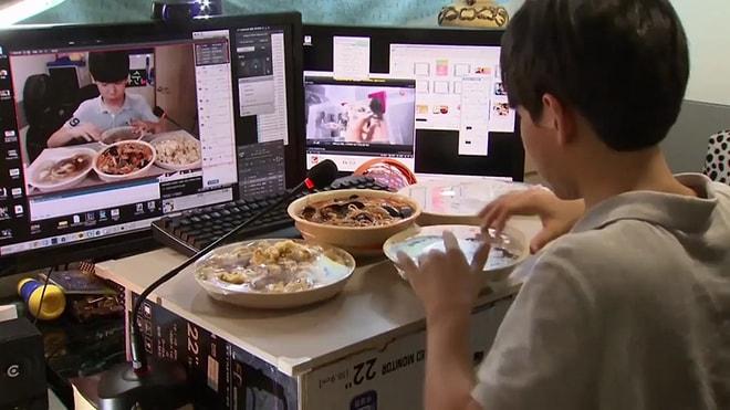 14 Yaşındaki Güney Koreli Genç Online Yemek Yiyerek Gecede 1.500 Dolar Kazanıyor