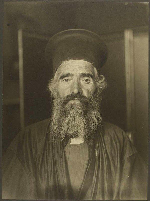 11. Yunan-Ortodoks rahip Joseph Vasilon.