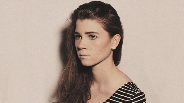 1. «Я изменила своему парню, потому что ему на меня наплевать. Я провела отличную ночь и совсем не чувствую своей вины»