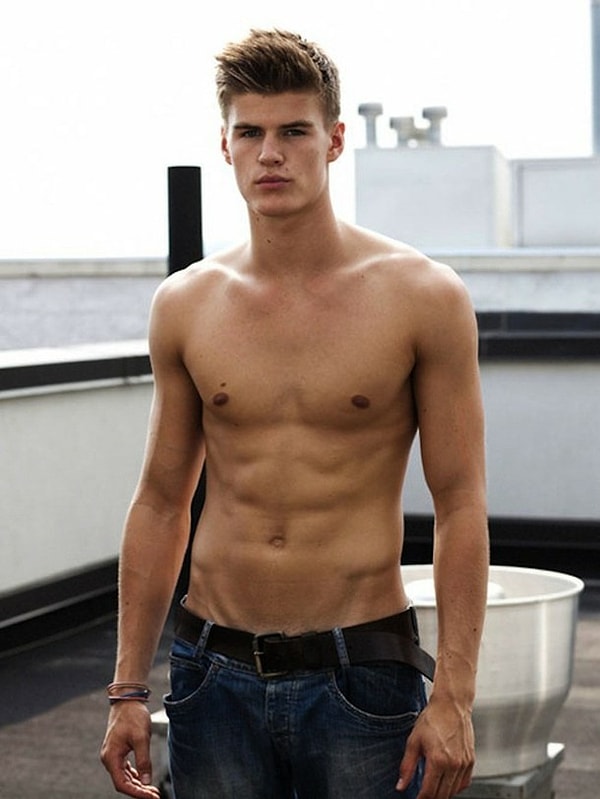 7. «Я постоянно изменяю своей девушке, потому что не люблю ее»