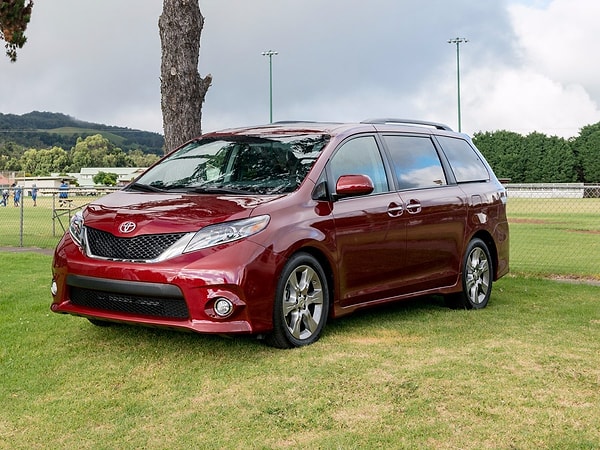 8. Лучший минивэн: Toyota Sienna