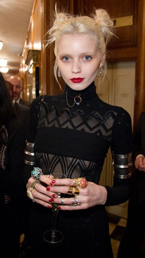 13. Более того. Есть девушки, которые показали, что в таком виде можно и на прием отправиться, и на торжественный ужин.