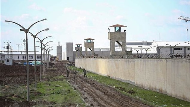 'Kırık' diyerek sürekli yeni paspas sapı talebinde bulunmuşlar
