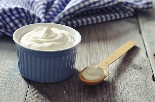 6. Gün içinde tüketeceğiniz yarım tabak yoğurt, ağız içerisinde oluşan kokuları yok etmeye yardımcıdır.